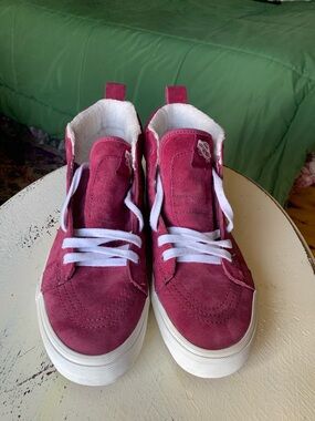 Vans Sk8 hi MTE Rose Suede High tops with Scotchguard protection